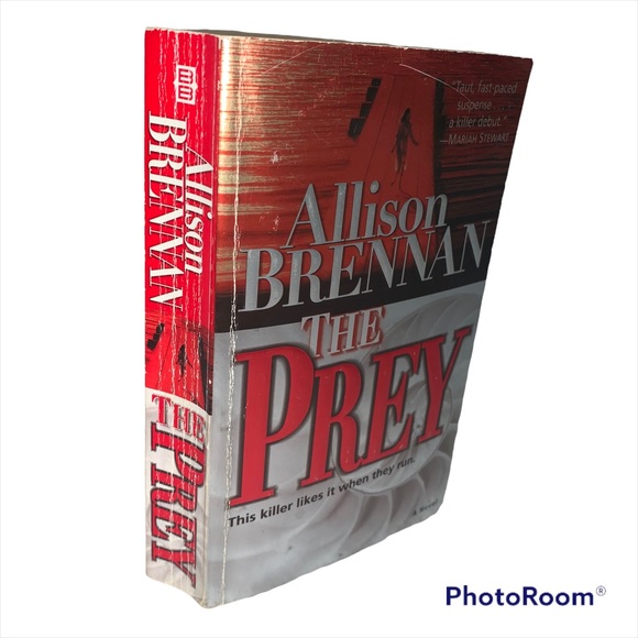 The Prey by Allison Brennan a novel - Picture 1 of 9